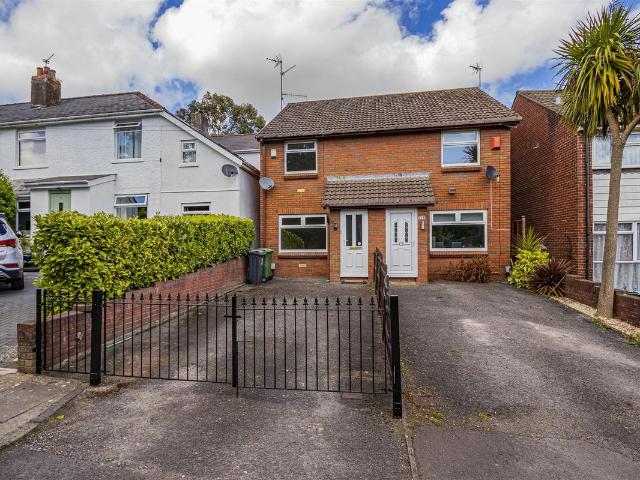 House for rent in The Hawthorns, Falcon Lodge