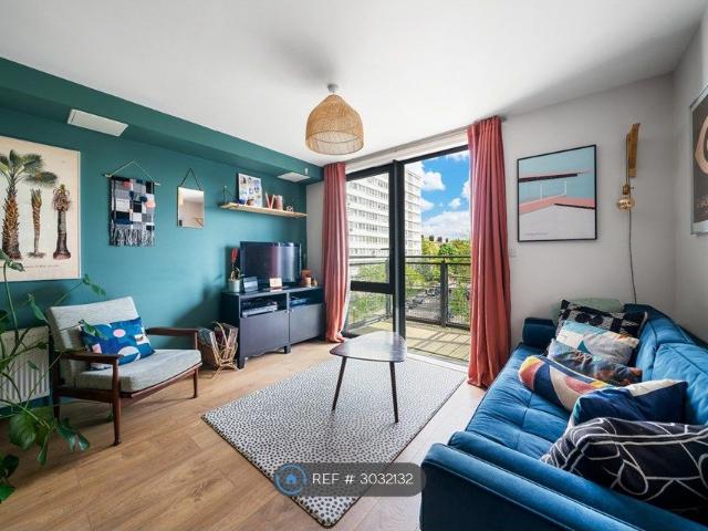 Apartment for rent in Six Acres Estate, Greater London