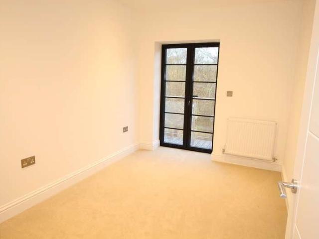 Apartment for rent in Berrylands, Greater London
