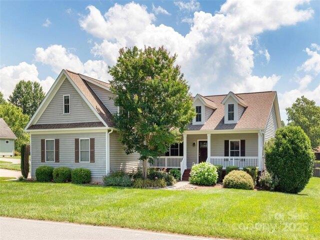 House for sale in Flat Rock