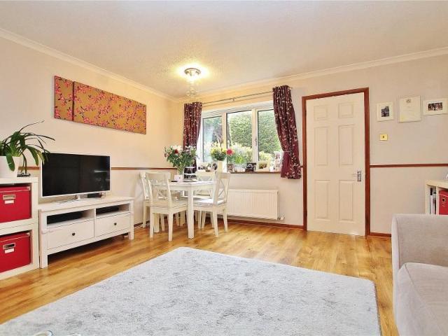House for rent in Heol-las, Surrey