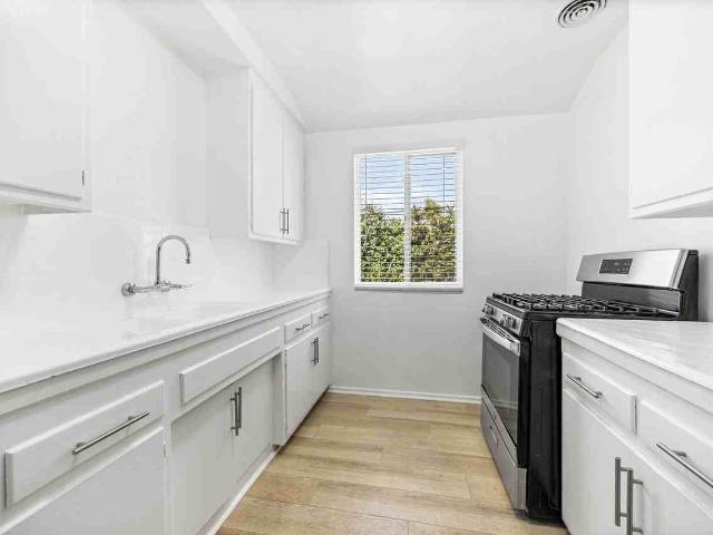 Apartment for rent in Canoga Park, California