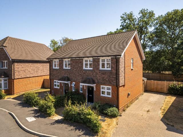House for rent in Littlecote, West Sussex