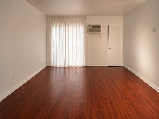 Room for rent in Canoga Park, California
