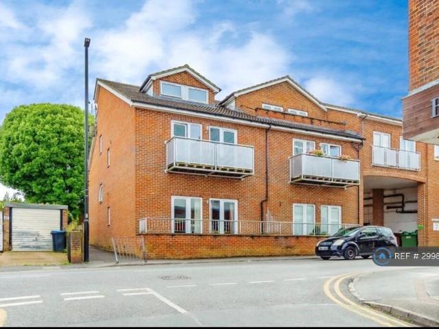Apartment for rent in Caterham on the Hill, Hillview