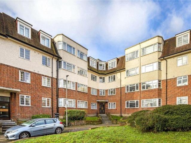 Apartment for rent in Furzedown, Greater London