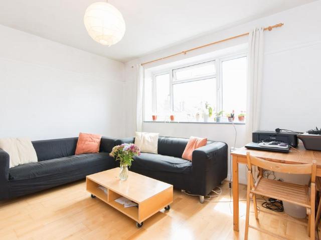Apartment for rent in Furzedown, Greater London