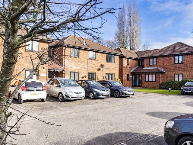 Apartment for rent in Maylands, Pouchen End