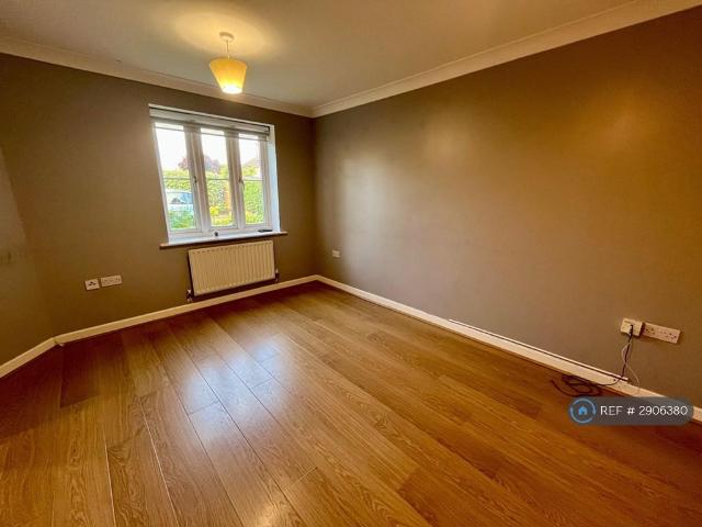 House for rent in Row Town, Surrey