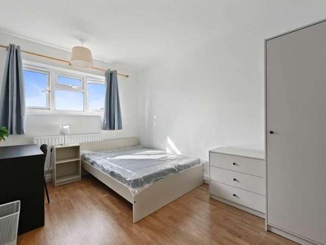 Apartment for rent in Stockwell Park, Greater London