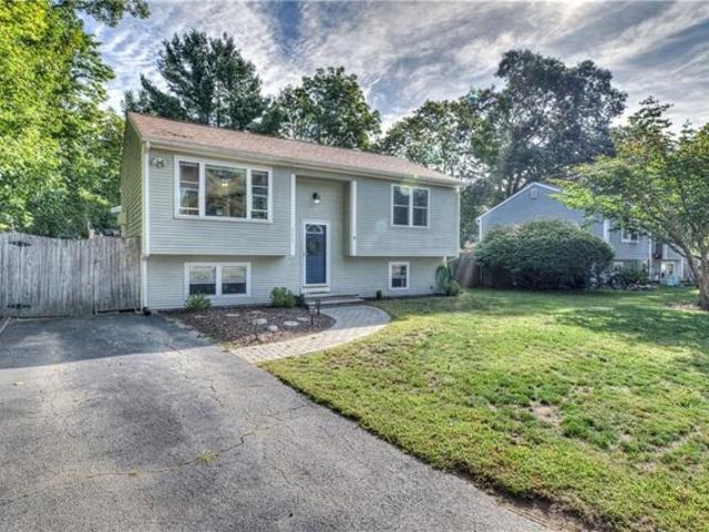 House for sale in Lakewood, Warwick
