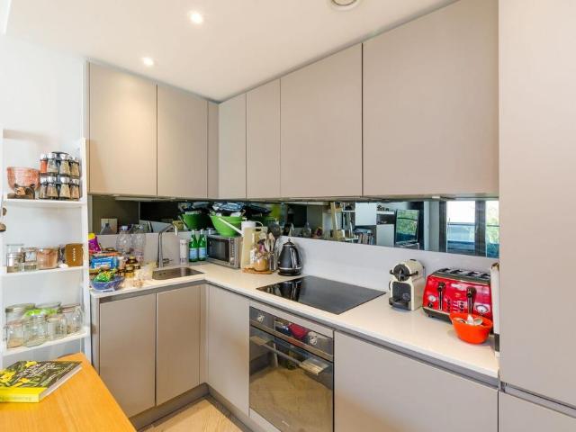 Apartment for rent in Maitland Park, Greater London