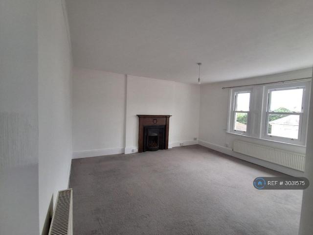 Apartment for rent in Bohemia, Guestling Green