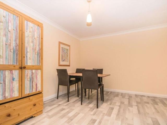 Apartment for rent in Claygate, Elmbridge