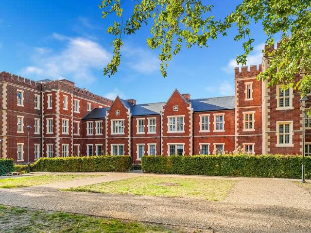 Apartment for rent in St George's Gardens, Greater London