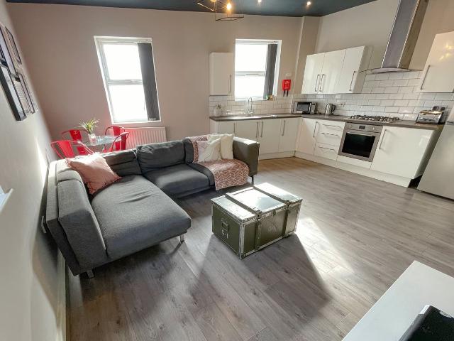 Room for rent in Kensington, Calderstones
