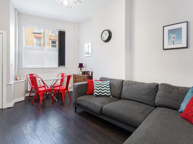 Room for rent in Kensington, Calderstones