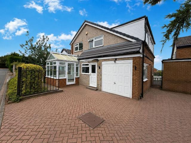 House for rent in Holt Park, West Yorkshire