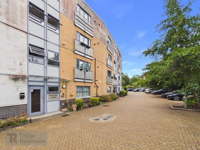 Apartment for rent in Broadfield, Glynde