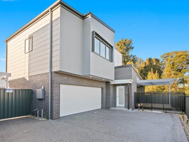 Townhouse for rent in Oak Flats, Shellharbour City Council