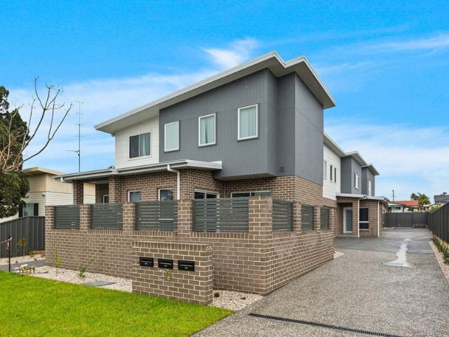 Townhouse for rent in Oak Flats Dc, New South Wales