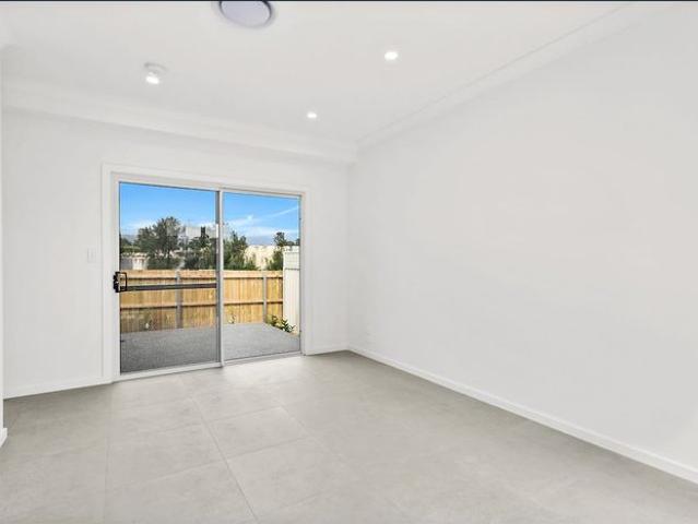 Townhouse for rent in Oak Flats, Shellharbour City Council
