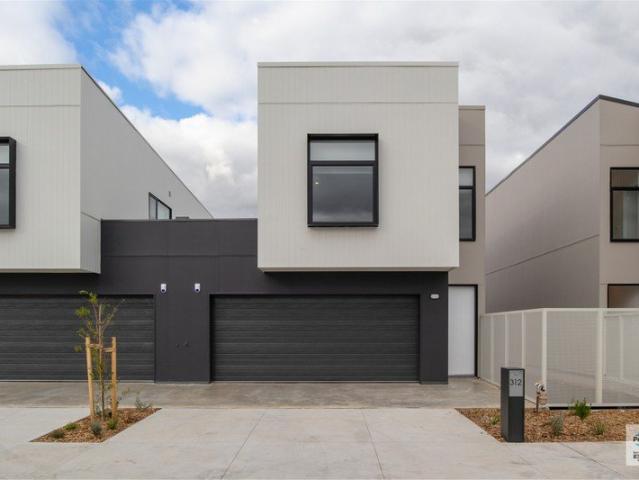 Townhouse for rent in Camerons Creek, Victoria