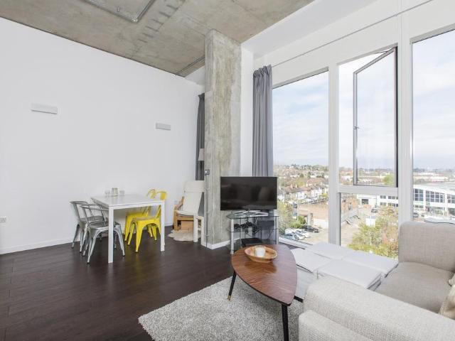 Apartment for rent in London Borough of Merton, Collier's Wood