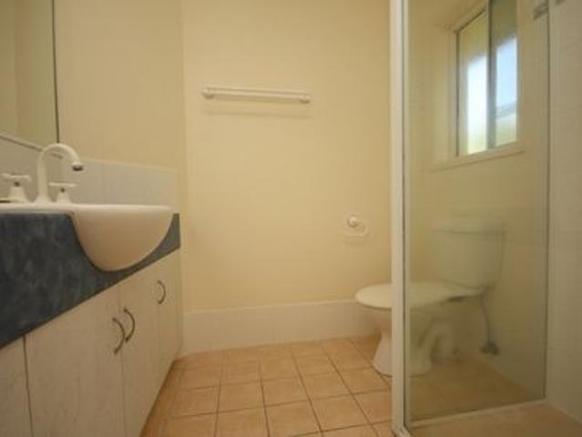 Townhouse for rent in Banora Point, New South Wales