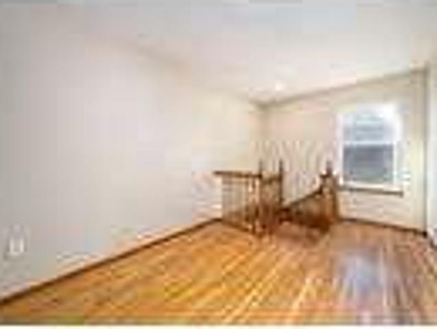 House for rent in Bayonne