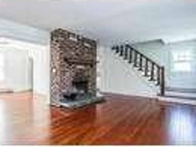 House for rent in Brightwaters