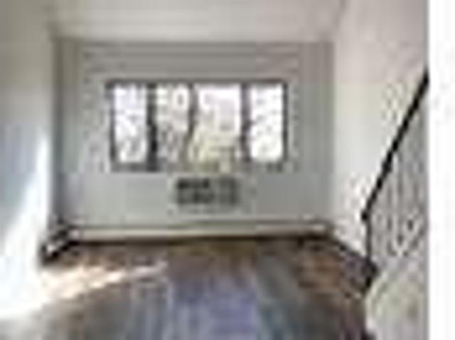 House for rent in The Bronx, Arverne
