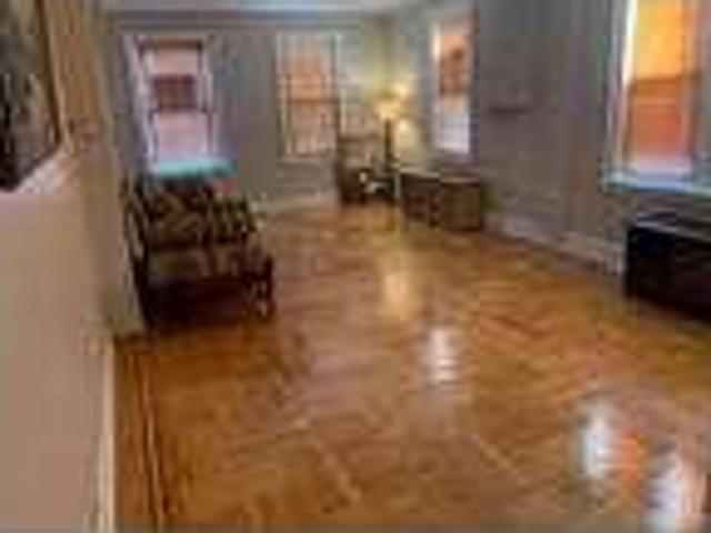 House for rent in The Bronx, Arverne