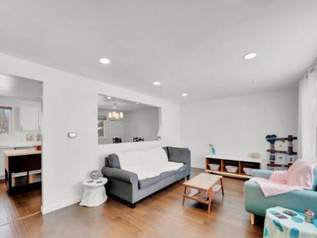 House for sale in Ontario