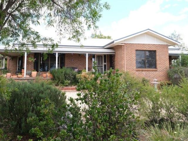 Cottage for sale in Inverell, New South Wales