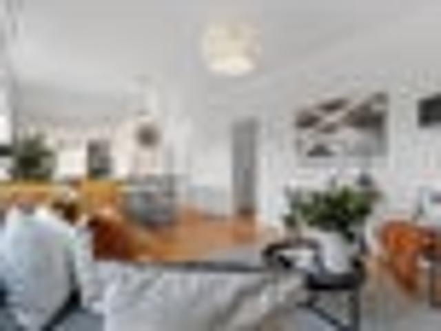 House for sale in Hamilton East