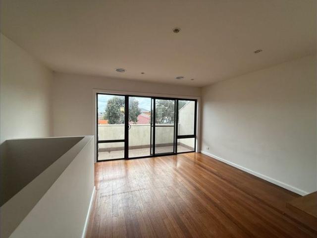 Townhouse for rent in Camerons Creek, Victoria