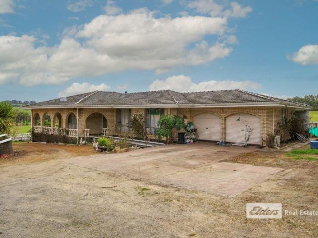 Cottage for sale in Brazier, Western Australia