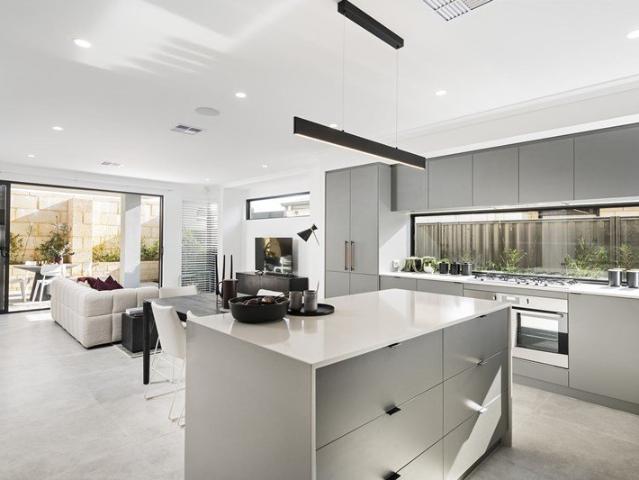 Cottage for sale in Dalyellup, Western Australia