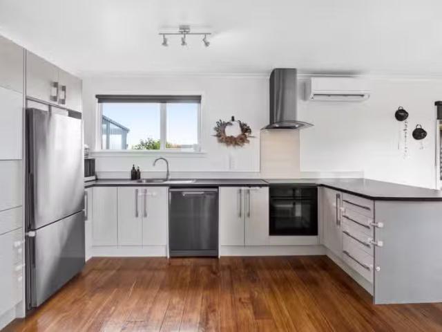 House for sale in Kelston, Oroua County