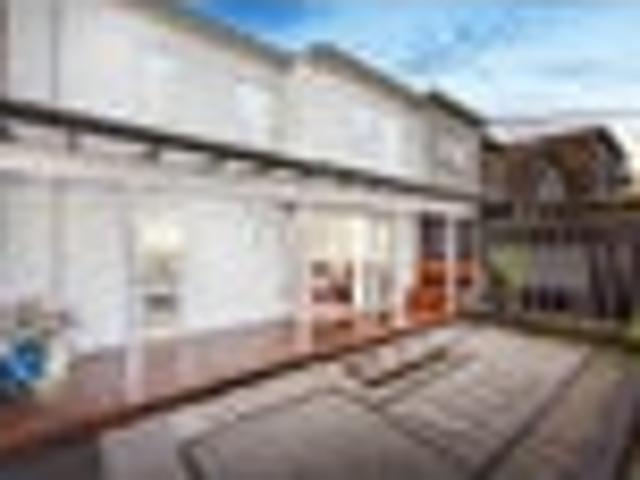 Townhouse for sale in Oratia