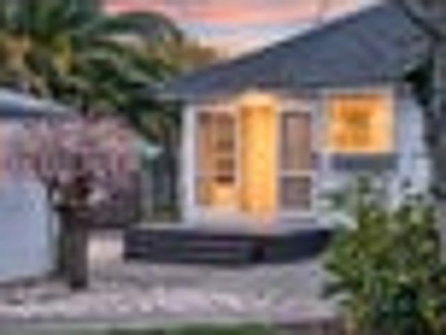 House for sale in Chaslands, Canterbury