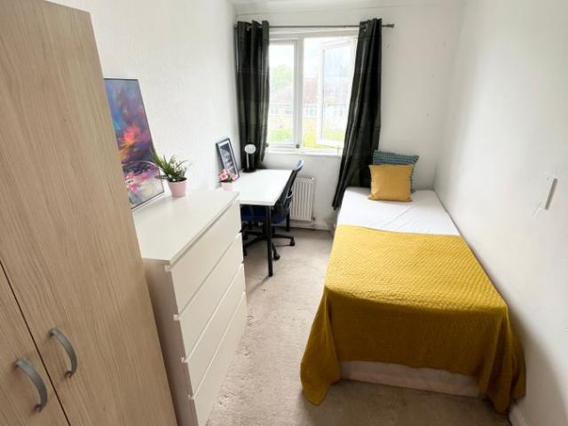 Room for rent in Sudbury, Greater London