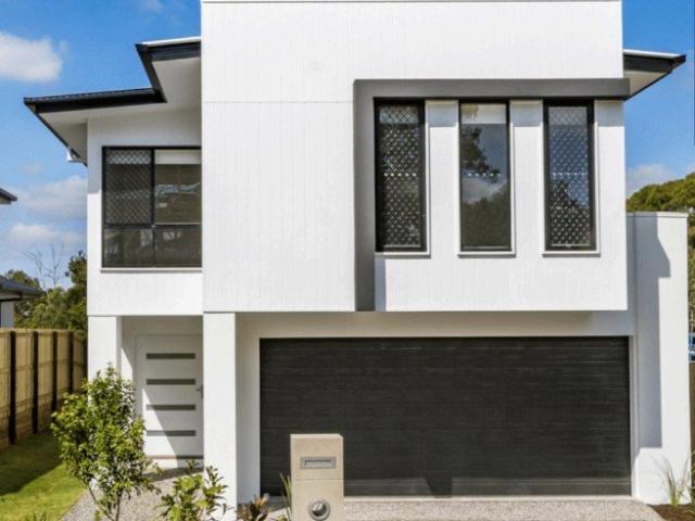 Cottage for sale in Brookhaven, Greater Brisbane