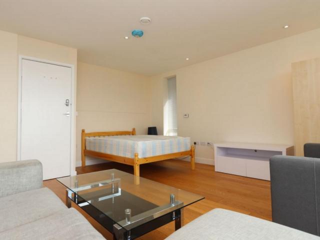 Room for rent in East Greenwich, Greater London