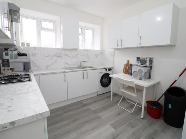 Room for rent in London Borough of Ealing, Greater London