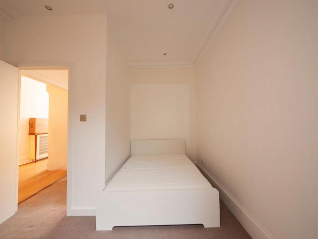 Room for rent in London Borough of Hammersmith and Fulham, Greater London