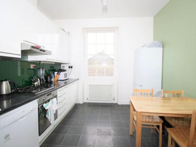 Room for rent in Loughborough Junction, Cat Hill