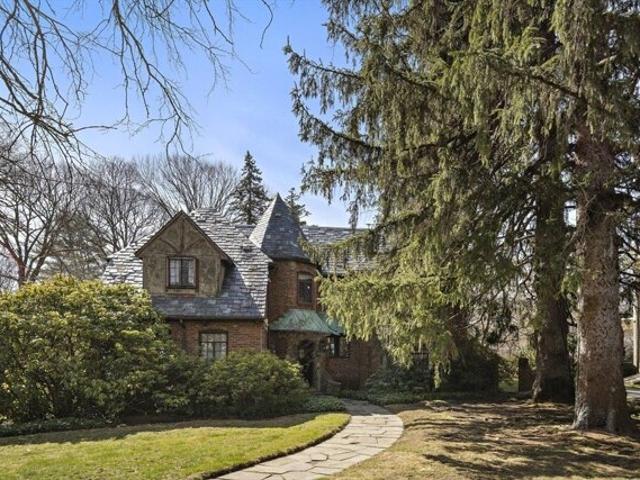 House for sale in Newton