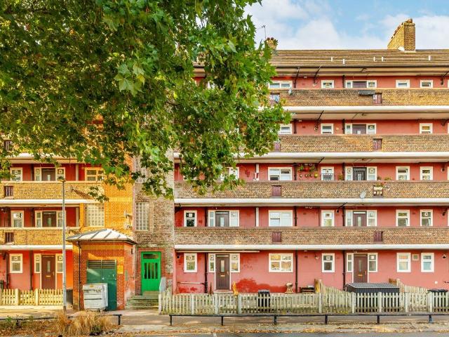 Apartment for rent in Clapton Park, Greater London